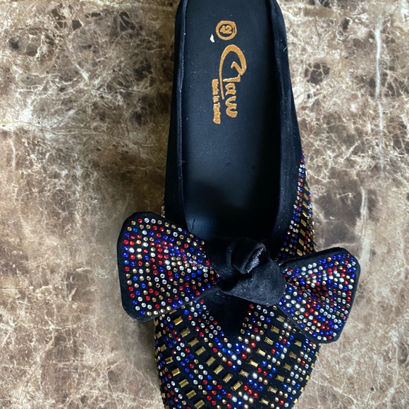 Slippers - Picture 1 of 2